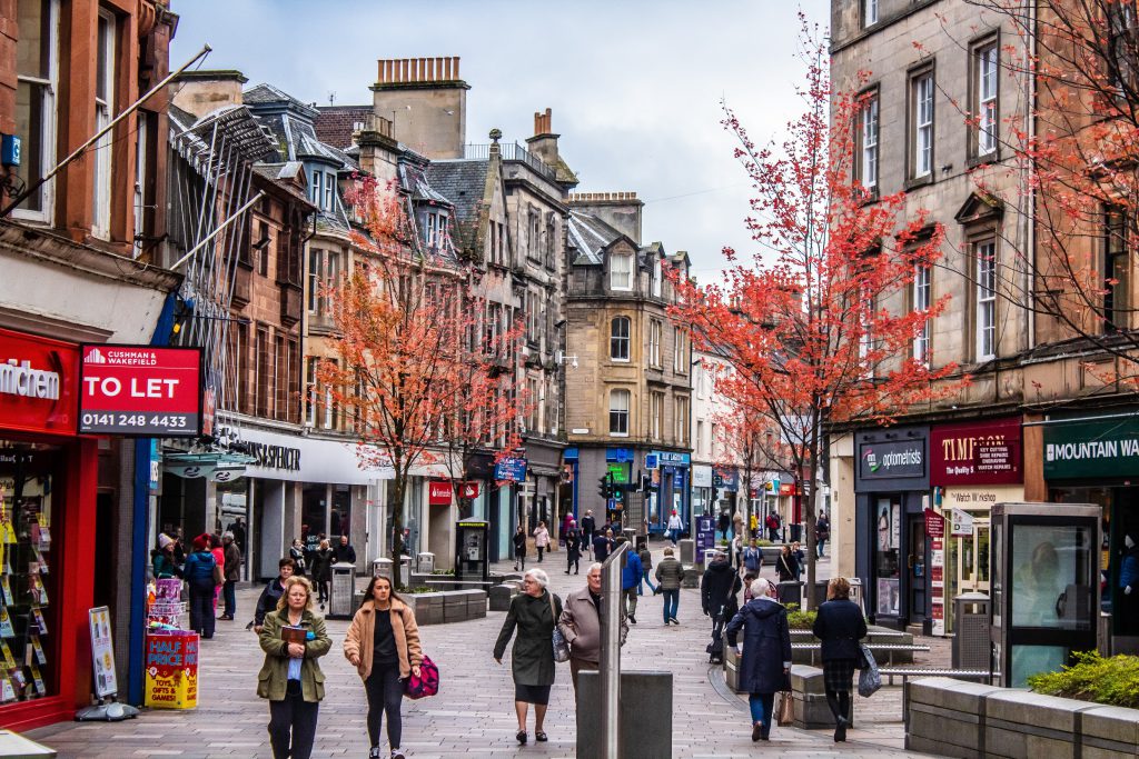 people walking gin Stirling town